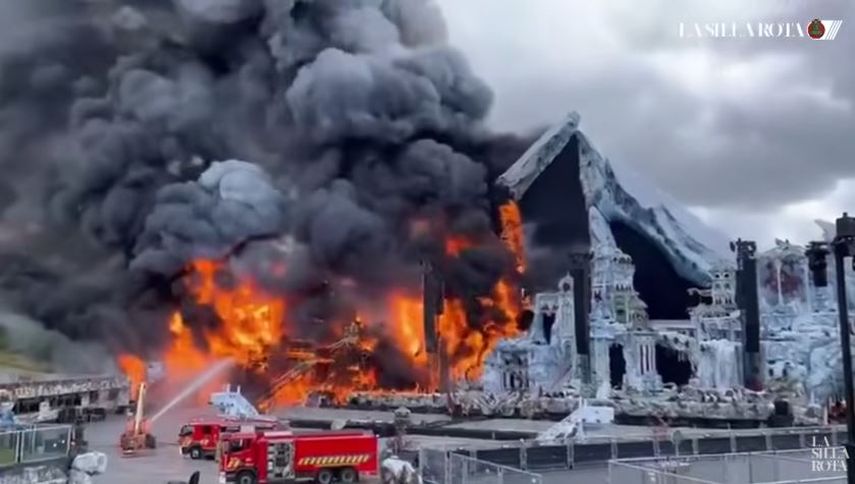 Imágenes del incendio en la estructura principal de Tomorrowland.&nbsp;