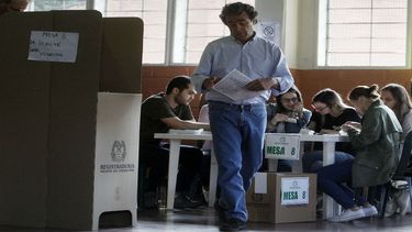 El candidato presidencial&nbsp;Sergio&nbsp;Fajardo&nbsp;asiste a votar en Medellín, Colombia