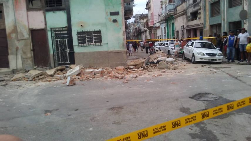 Derrumbe de una vivienda en Habana Vieja deja un saldo de tres niñas muertas.
