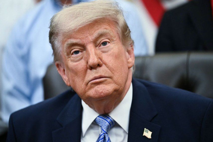 El presidente Donald Trump habla durante un anuncio con el administrador de la Agencia de Protección Ambiental (EPA), Lee Zeldin, en la Oficina Oval de la Casa Blanca en Washington, DC, el 21 de mayo de 2026.
