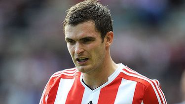 Adam Johnson está en el ojo del huracán en Inglaterra