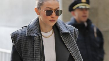 La supermodelo Gigi Hadid llega a un tribunal en Manhattan durante el proceso de selecci&oacute;n del jurado para el juicio de Harvey Weinstein el jueves 16 de enero.&nbsp;