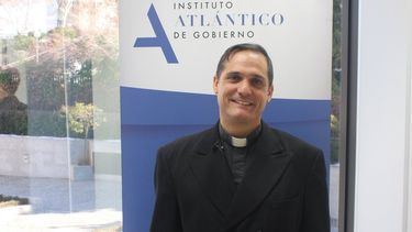 Sacerdote cubano Castor José Alvarez de Devesa, cura del Modelo, provincia de Camagüey.