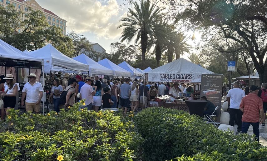 Ambiente del festival durante la tarde del sábado en el centro de Coral Gables.