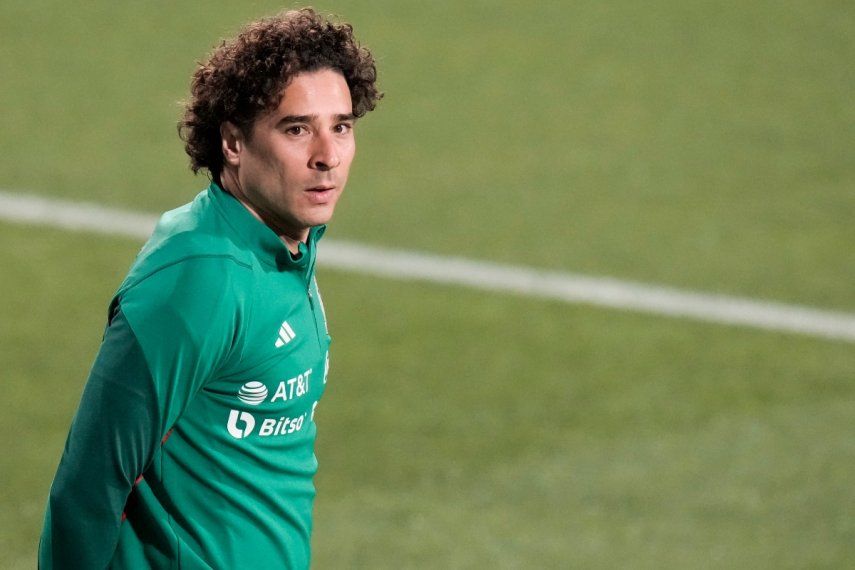 El arquero Guillermo Ochoa durante un entrenamiento de la selección de México en la Copa Mundial, en Jor, Catar, el miércoles 23 de noviembre de 2022.