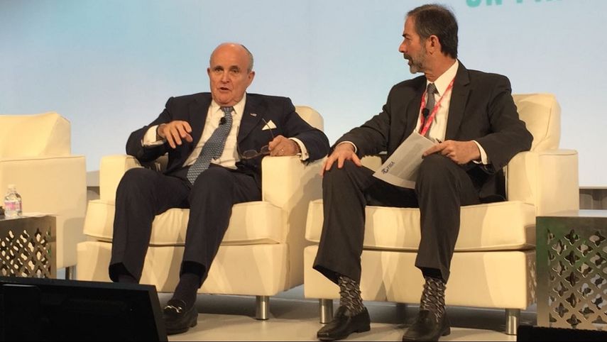 El exalcalde Giuliani, orador principal de la reunión anual de FIBA, es el presidente de una compañía experta en leyes internacionales y seguridad cibernética, con sede en Nueva York.