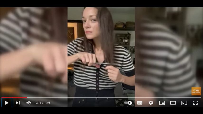 Actrices y cantantes francesas como Isabelle Huppert, Marion Cotillard o Isabelle Adjani se cortaron un mechón de cabello en solidaridad con la lucha de las mujeres iraníes.