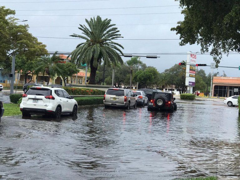 Fuertes lluvias ocasionan inundaciones en MiamiDade y Broward