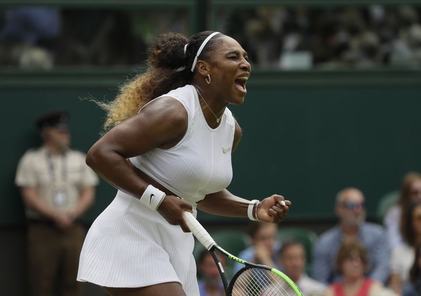Williams alcanzó las semifinales en el All England Club por 12da ocasión, recuperándose de cinco quiebres de servicio para superar a Alison Riske por parciales de 6-4, 4-6, 6-3 el martes en la Cancha Central.