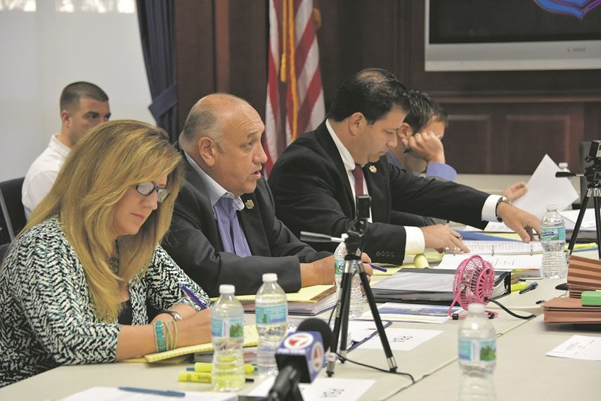 El alcalde Giménez quiere desmoralizar a la Policía