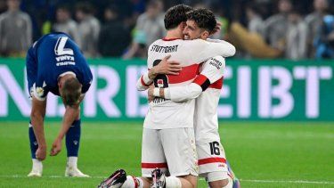 Jugadores del Stuttgart celebran el triunfo que les da el título de campeón en la Copa de Alemania&nbsp;