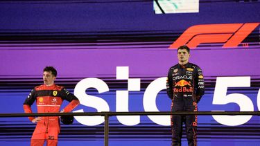 Max Verstappen y Charles Leclerc en el podio de Jeddah en Arabia Saudita (Fórmula 1)