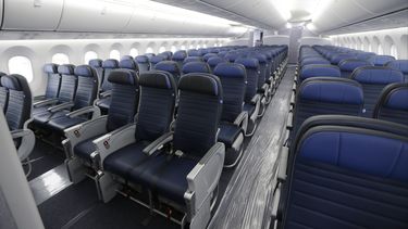 Vista de un avión Boeing 787-9 de United Airlines estacionado en el Aeropuerto Internacional Seattle-Tacoma (Foto referencial)