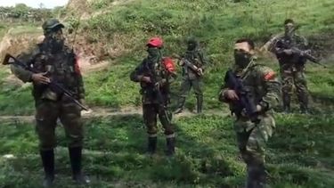 En dicho documento, el EPL anuncia su intención de una salida dialogada al conflicto que mantiene desde marzo de 2018 con el ELN, la otra guerrilla con la que compite por las zonas y espacios de la región del Catatumbo dejados por las ya extintas Fuerzas Armadas Revolucionarias de Colombia (FARC).&nbsp;