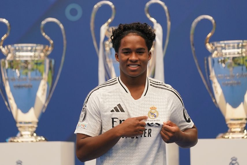Endrik durante su presentación con el Real Madrid