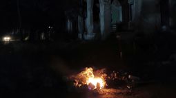 Fotografía que muestra una quema de basuras durante un apagón el 5 de marzo de 2026, en La Habana (Cuba). Fotografía que muestra una quema de basuras durante un apagón el 5 de marzo de 2026, en La Habana (Cuba).