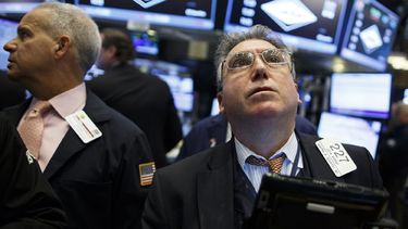wall street se desinfla ante la incertidumbre que vive eeuu
