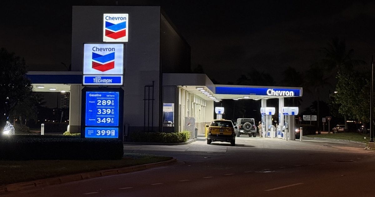 Baja precio de la gasolina en Florida antes del fin de semana del Memorial Day