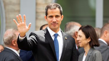 El presidente encargado de Venezuela, Juan Guaido, llega a la sede de la Unión Europea (UE) en Brasilia.