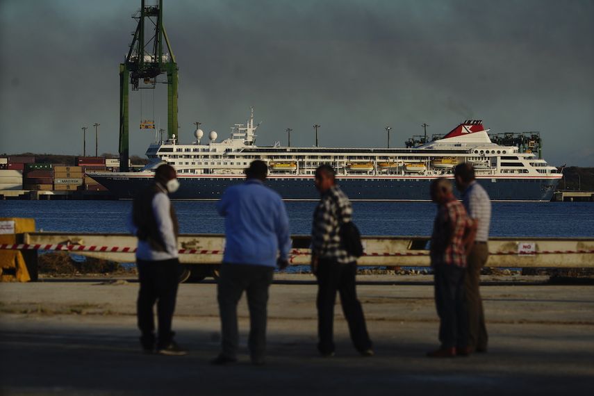 El crucero Braemar est&aacute; atracado en el puerto de Mariel, Cuba, el mi&eacute;rcoles 18 de marzo de 2020 lleg&oacute; a Cuba con 5 pacientes diagnosticados con coronavirus.