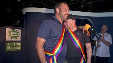 En la imagen Aaron Huntsman (izquierda) y William Lee Jones (derecha) pidieron a un juez del estado que permita la unión entre personas del mismo sexo ( Foto AP)