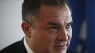 En esta foto de archivo del 3 de septiembre de 2009, el entonces secretario de Seguridad P&uacute;blica de M&eacute;xico, Genaro Garc&iacute;a Luna, habla durante una entrevista con The Associated Press en la Ciudad de M&eacute;xico. Garc&iacute;a Luna fue acusado en Nueva York por cargos de haber aceptado millones de d&oacute;lares en sobornos de un c&aacute;rtel del narcotr&aacute;fico. Garc&iacute;a Luna fue arrestado el lunes 9 de diciembre de 2019, por agentes federales en Dallas.&nbsp;