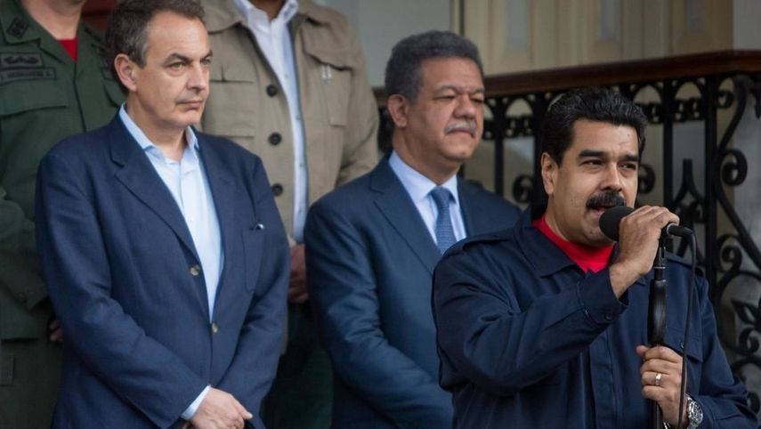 Nicolás Maduro, junto al exjefe del Gobierno español, José Luis Rodríguez Zapatero, y el expresidente de República Dominicana, Leonel Fernández.&nbsp;