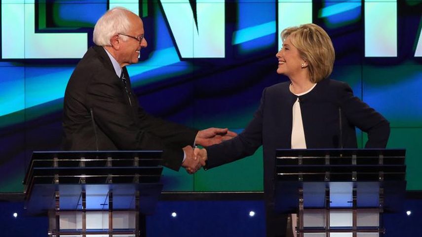 El debate fue realmente un intercambio entre la exsecretaria de Estado Hillary Clinton y el senador Bernie Sanders. (EFE)
