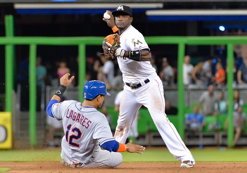 Hechavarria sufre de una tensión en su tendón de la corva. (REUTERS)