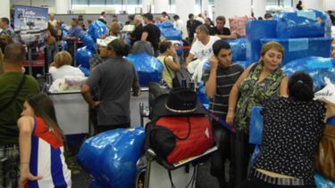 Los cubanos, el equipaje, las mulas y las peripecias del régimen castrista