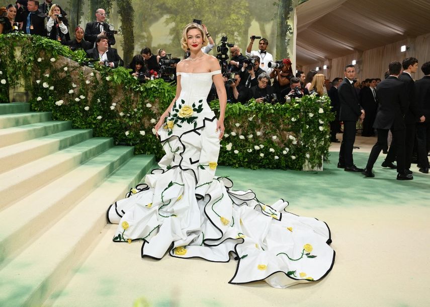 La modelo estadounidense Gigi Hadid llega a la Met Gala 2024 en el Museo Metropolitano de Arte el 6 de mayo de 2024 en Nueva York.&nbsp;