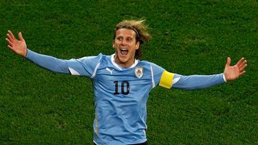  Forlán disputó 112 partidos con la selección de su país e hizo 36 goles (AP)