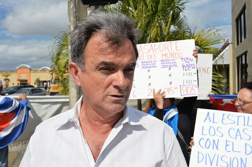 El dirigente Ramón Saúl Sánchez explicó que la balsa con inmigrantes no estaba en buen estado 