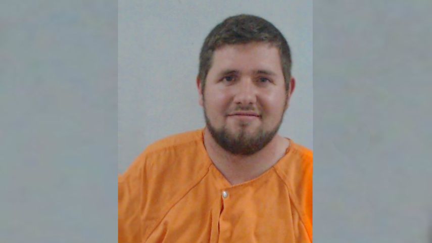 Dillon Shane Webb, de 23 años, fue detenido por un agente de la Oficina del Alguacil del condado de Columbia.