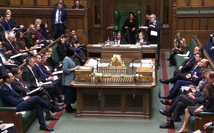 La secretaria del Interior británica, Shabana Mahmood, hace una declaración sobre las nuevas reformas para solicitar asilo en el Reino Unido en el Parlamento británico.