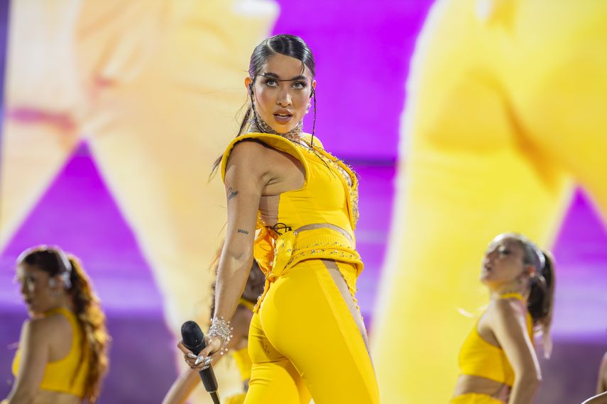 María Becerra se presenta en el Monumental de Núñez, estadio River Plate, en Argentina, en marzo de 2024.