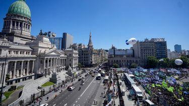 Miles de personas se congregaron en las inmediaciones de la plaza del Congreso de Buenos Aires.