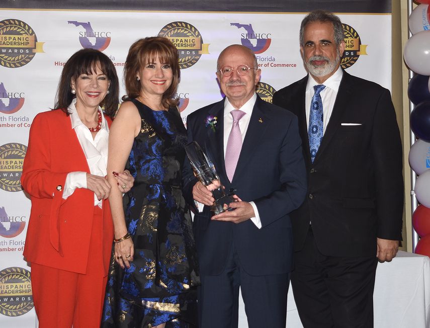 La fiscal estatal de Miami-Dade, Katherine Fernández-Rundle, Liliam López, Eduardo Padrón, premiado por su trayectoria de toda una vida, junto a Ralph González Jacobo.&nbsp;