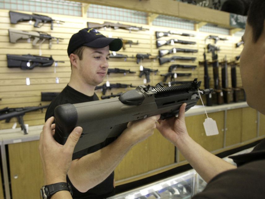 La venta de armas se ha disparado en EEUU en los últimos años, especialmente tras la matanza en diciembre de 2012 en la escuela de Sandy Hook, Connecticut. (EFE)