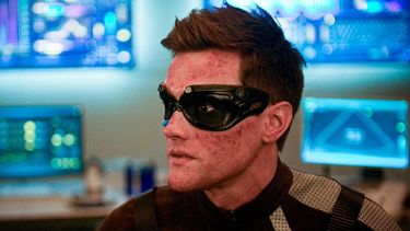 El actor de The Flash, Hartley Sawyer, despedido por tuits racistas, mis&oacute;ginos y hom&oacute;fobos