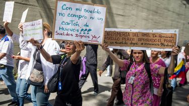 En Caracas se registró una decena de manifestaciones de trabajadores -todos dependientes del Estado- para exigir que les aumenten sus ingresos mensuales, que son insuficientes frente a la inflación diaria de 2,8%.