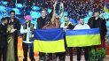 La banda de Ucrania Kalush Orchestr celebra su victoria en la edición 2022 del Festival de la Canción de Eurovisión.