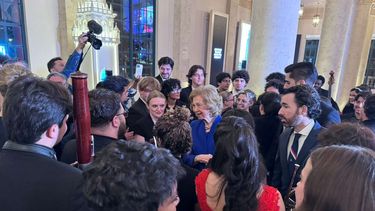 La Reina Sofía comparte con los asistentes en un evento en la Torre de la Libertad, en Miami.&nbsp;