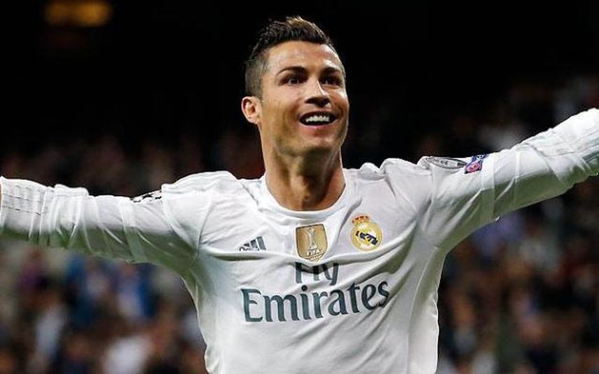 Cristiano Ronaldo decidió el juego en la parte final del Clásico español. (ARCHIVO)