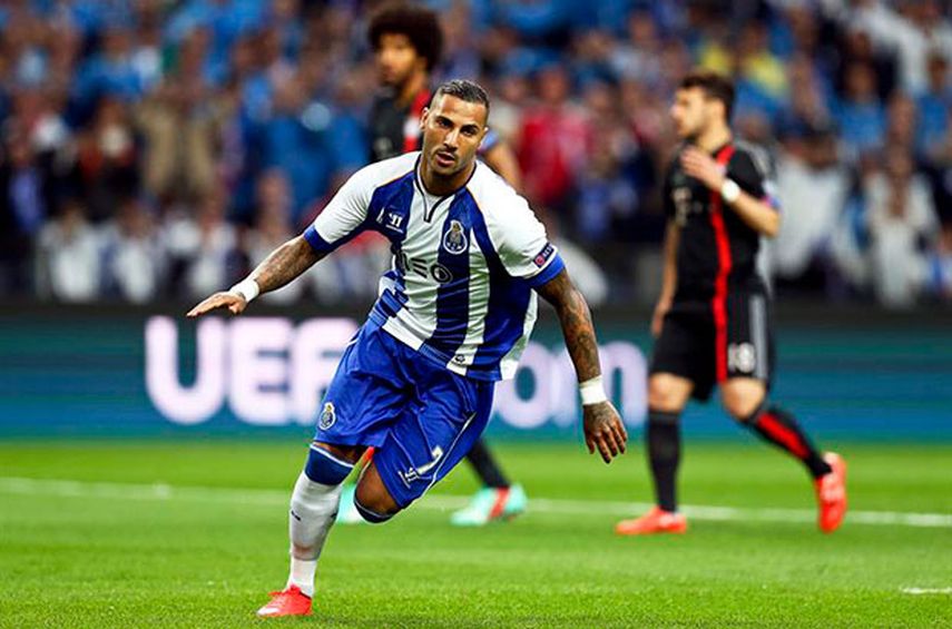 Ricardo Quaresma fue figura al anotar dos goles (EFE)