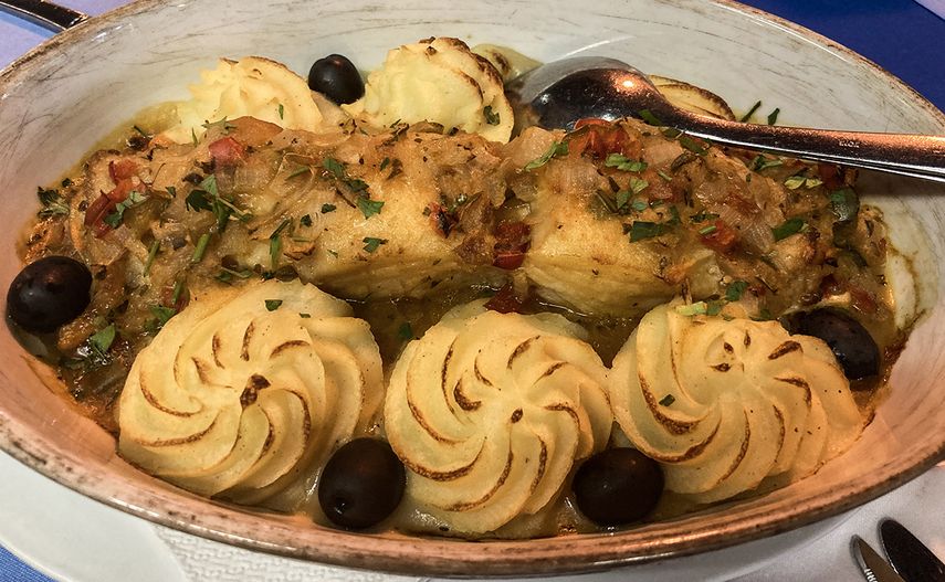 Bacalao con puré de papa, uno de los platos nacionales de Portugal.