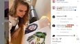 La artista Julia Gisella, con presencia en redes sociales y YouTube, es conocida por una serie de retratos de los rostros más famosos del mundo.