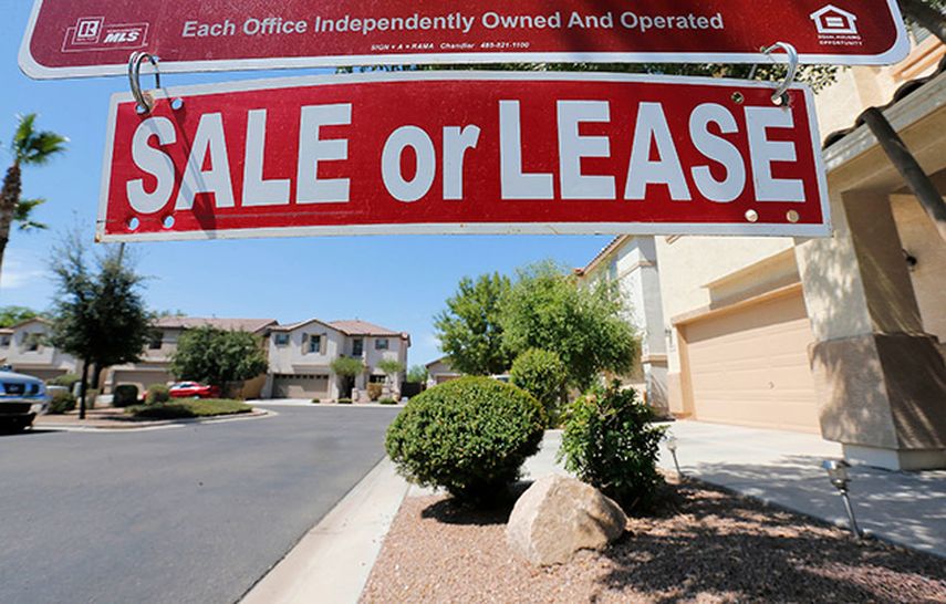 Parte de los fondos se usarían para reducir las tasas de interés hipotecarias, emitir nuevos préstamos y compensar a propietarios con problemas. (AP)