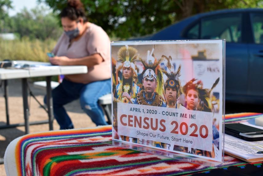 En esta fotografía del 26 de agosto de 2020 se muestra un letrero que promueve la participación de los indígenas norteamericanos en el censo de 2020, en Lodge Grass, Montana.