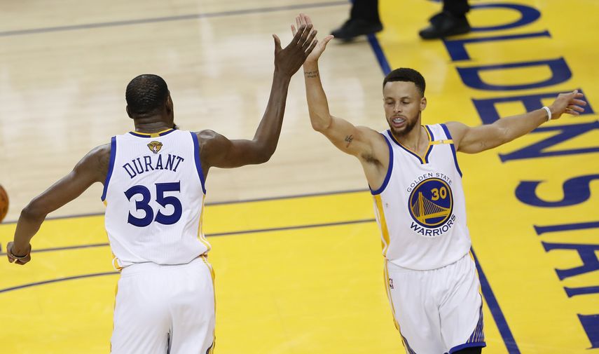 El tercer encuentro de la final se jugará el miércoles en Cleveland.